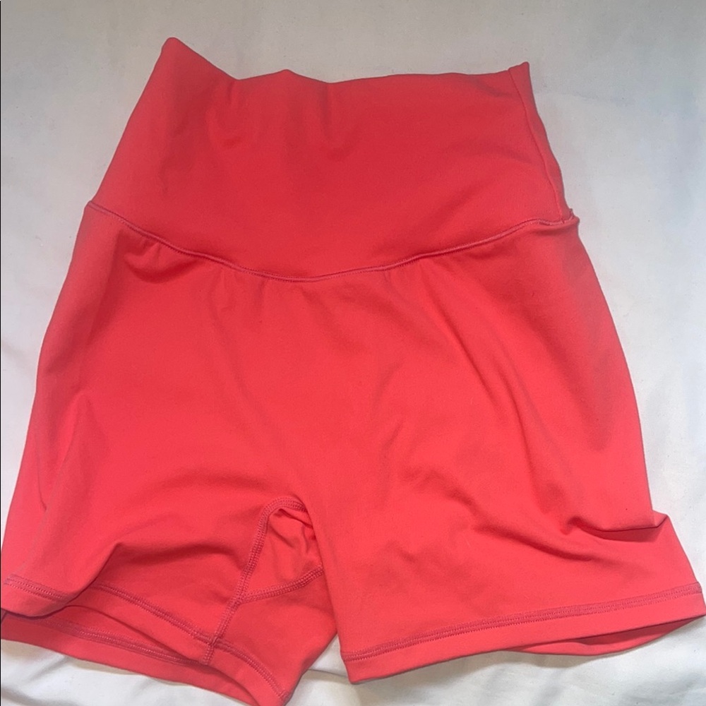 Ptula Cassey 4” shorts in the color Punch - size XS